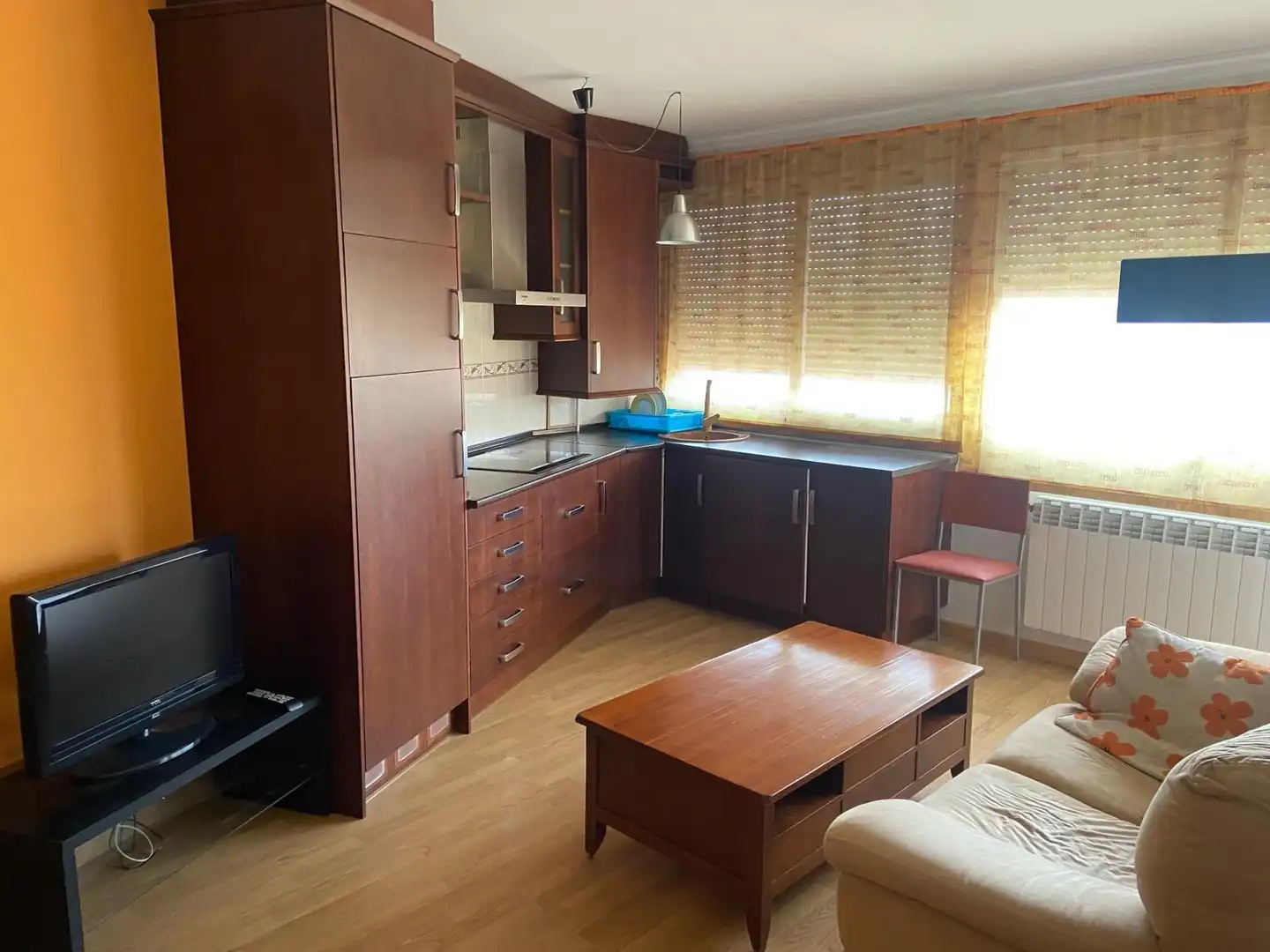 Sala d'estar de Pis de lloguer en Albacete amb Calefacció, Terrassa i Moblat