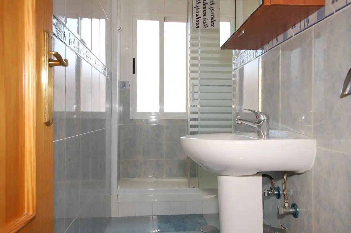 Baño de Piso para compartir en Granada con Amueblado
