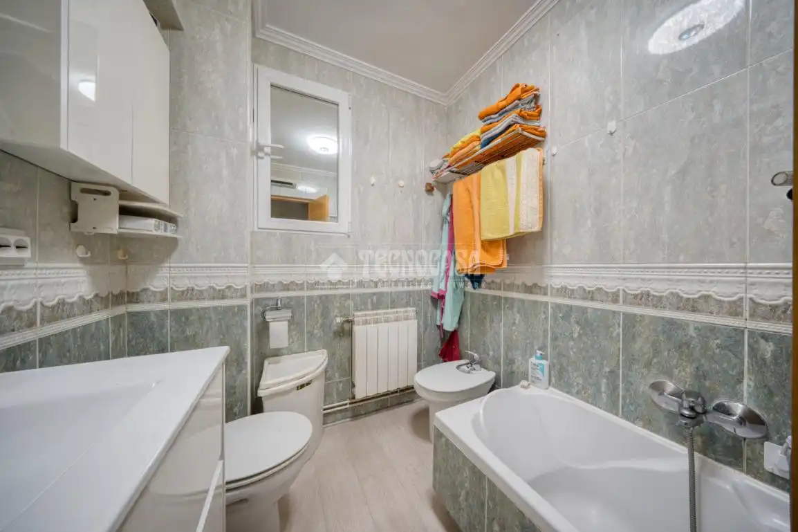 Baño de Piso en venta en Valladolid con Calefacción, Terraza y Trastero