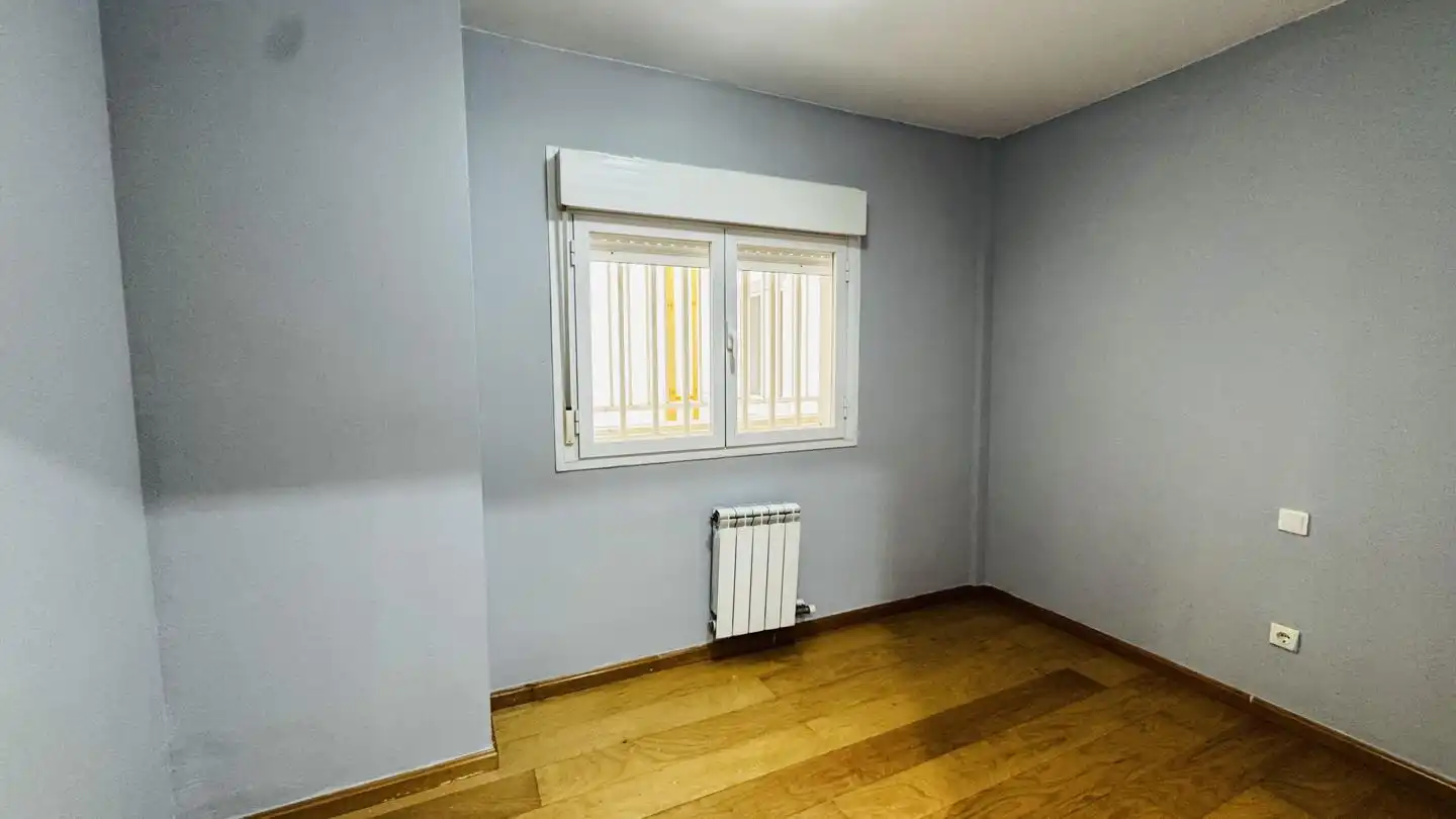 Schlafzimmer von Wohnung zum Verkauf in Zaragoza mit Klimaanlage, Heizung und Parkett