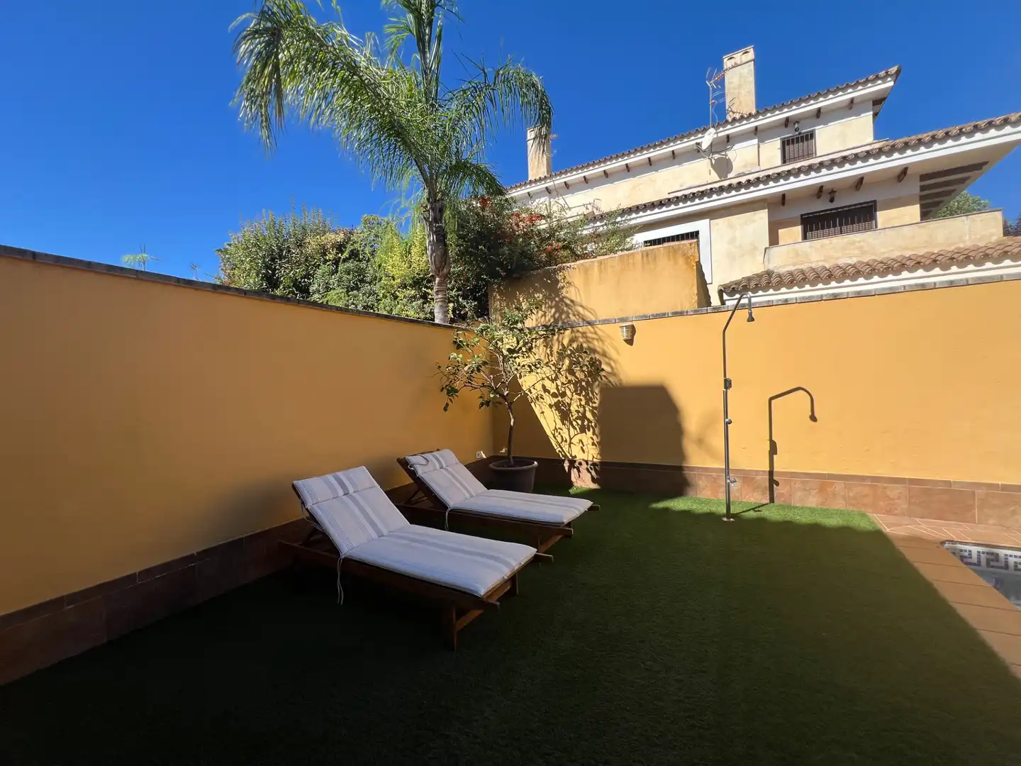 Terrassa de Casa adosada en venda en Espartinas amb Aire condicionat, Calefacció i Jardí privat
