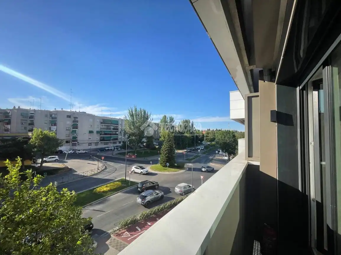 Exterior view of Duplexes for rent in San Sebastián de los Reyes  with Air Conditioner and Balcony
