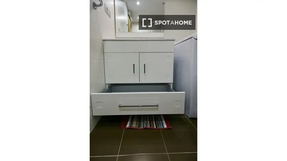 Baño de Piso de alquiler en Madrid con Aire acondicionado, Calefacción y Amueblado