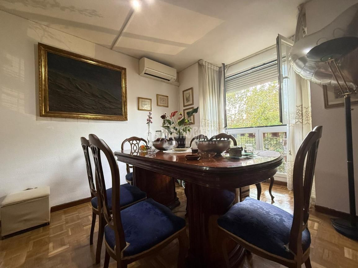 Dining room of Flat for sale in  Madrid Capital  with Air Conditioner, Heating and Swimming Pool