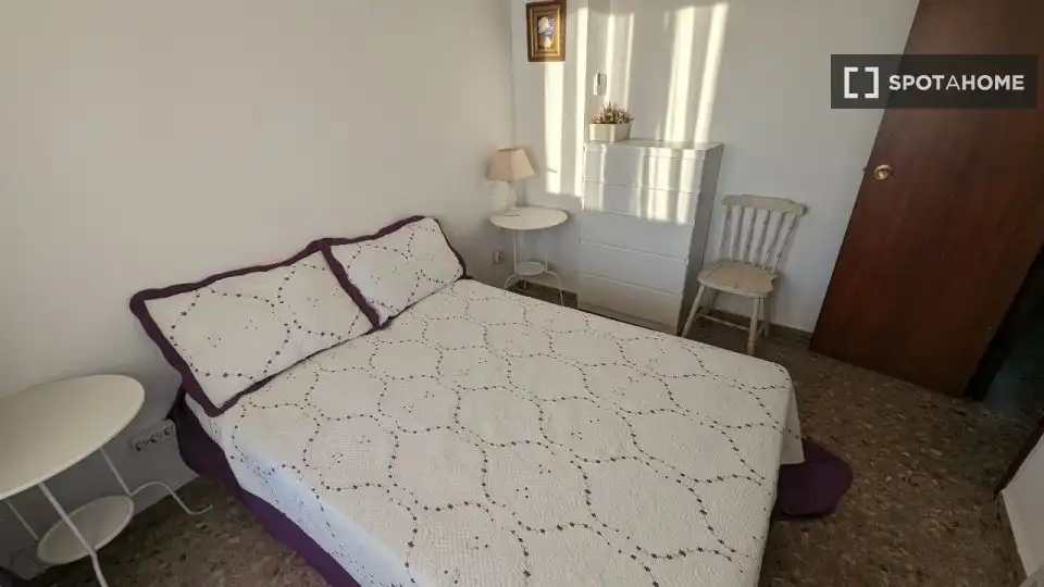 Habitación de Piso de alquiler en Valencia con Aire acondicionado, Calefacción y Amueblado