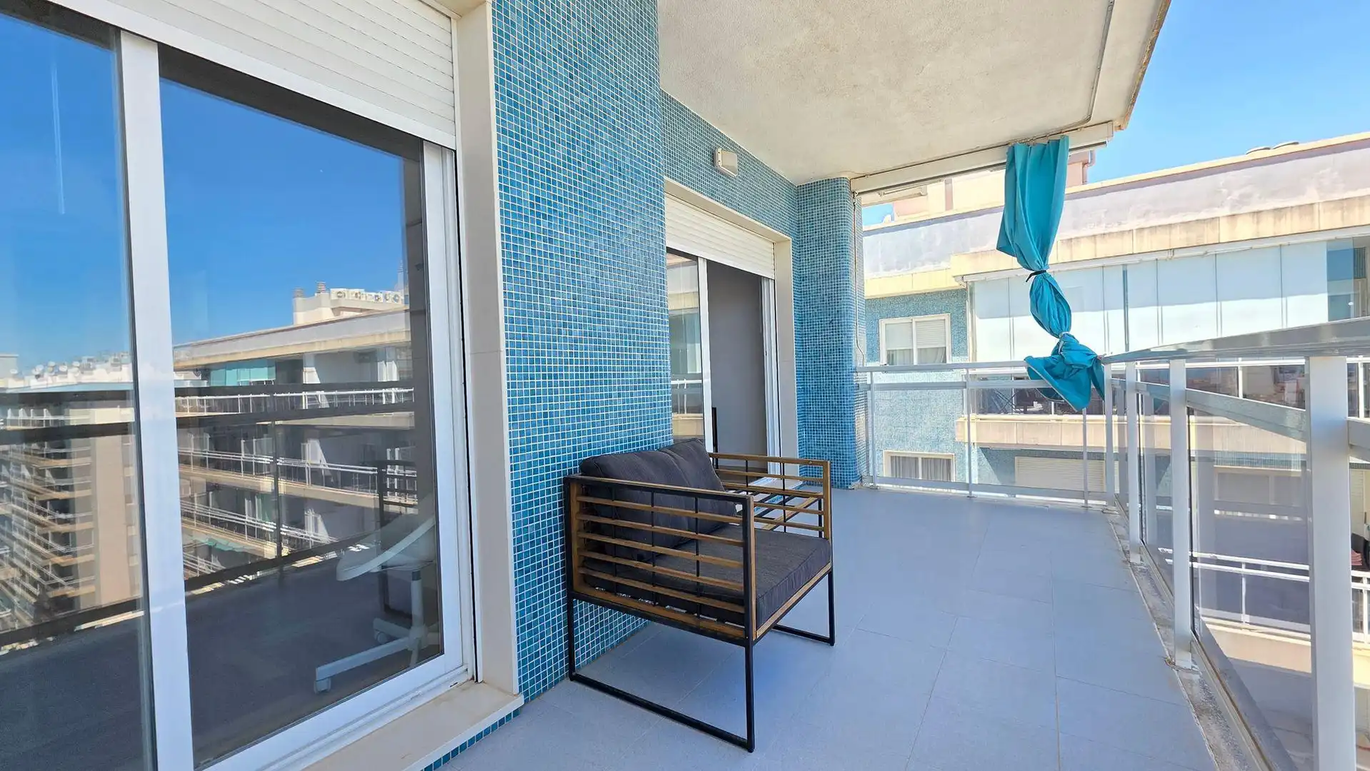 Terraza de Piso en venta en Gandia con Balcón y Piscina comunitaria