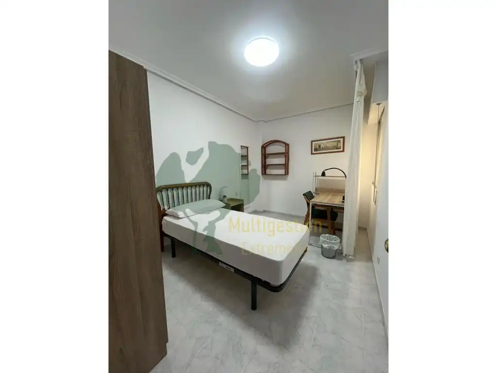 Schlafzimmer von Wohnung zur Miete in Cáceres