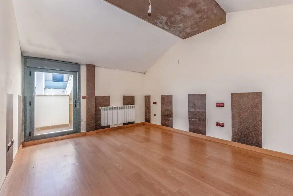 Casa adosada en venta en La Hiniesta  con Calefacción y Terraza