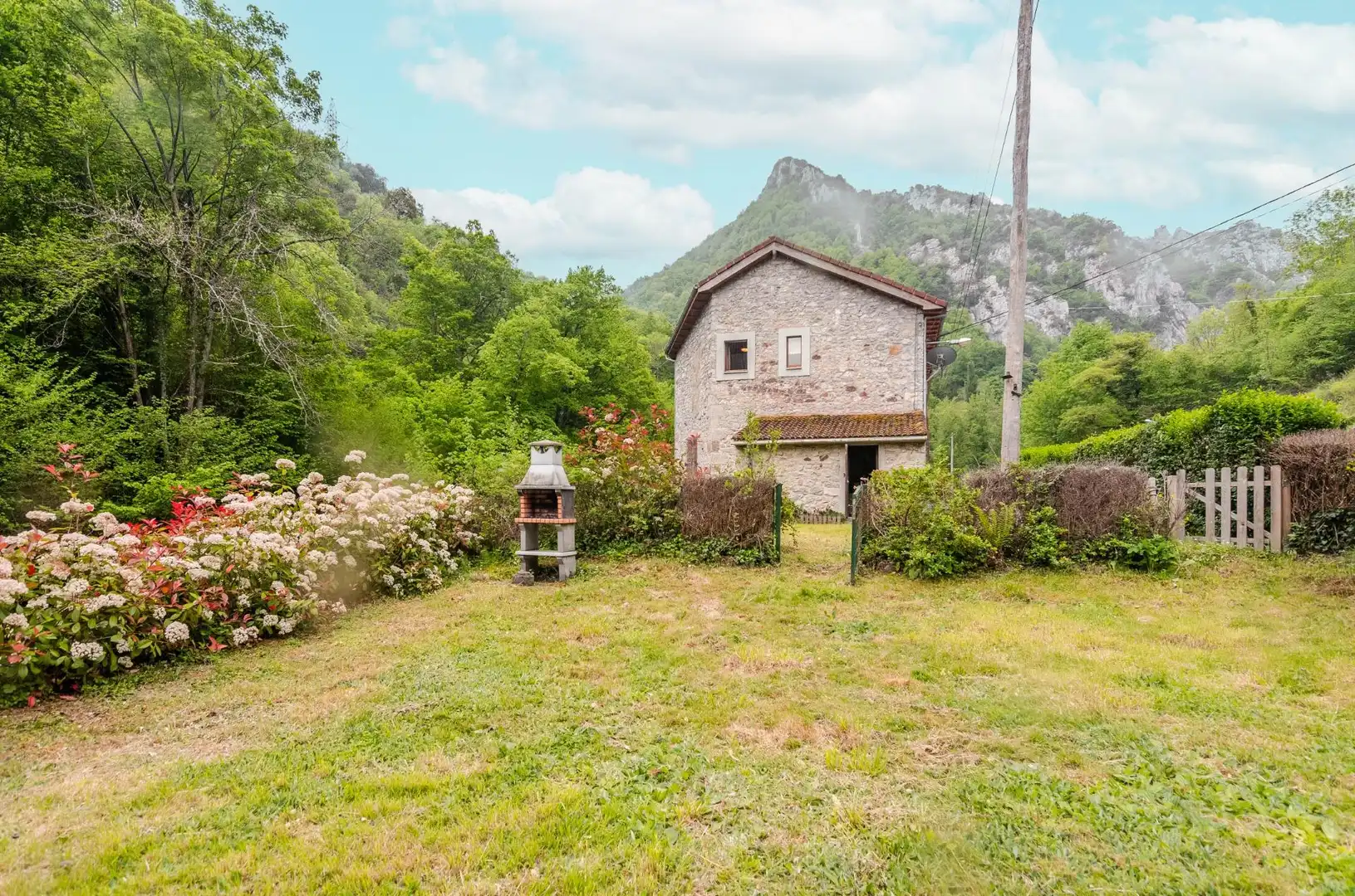 Garden of Detached homes for sale in Somiedo  with Heating, Private garden and Storage room