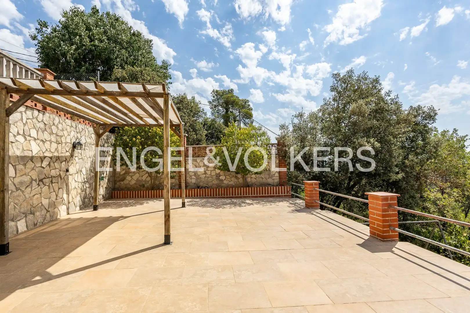 Terrassa de Casa o xalet en venda en Mediona amb Calefacció, Jardí privat i Piscina