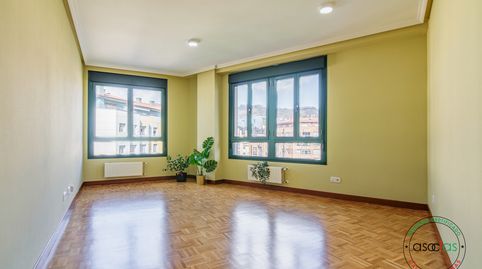 Foto 2 de Piso en venta en Oviedo - Pz Puerta de Europa, 1, HUCA - La Cadellada, Oviedo