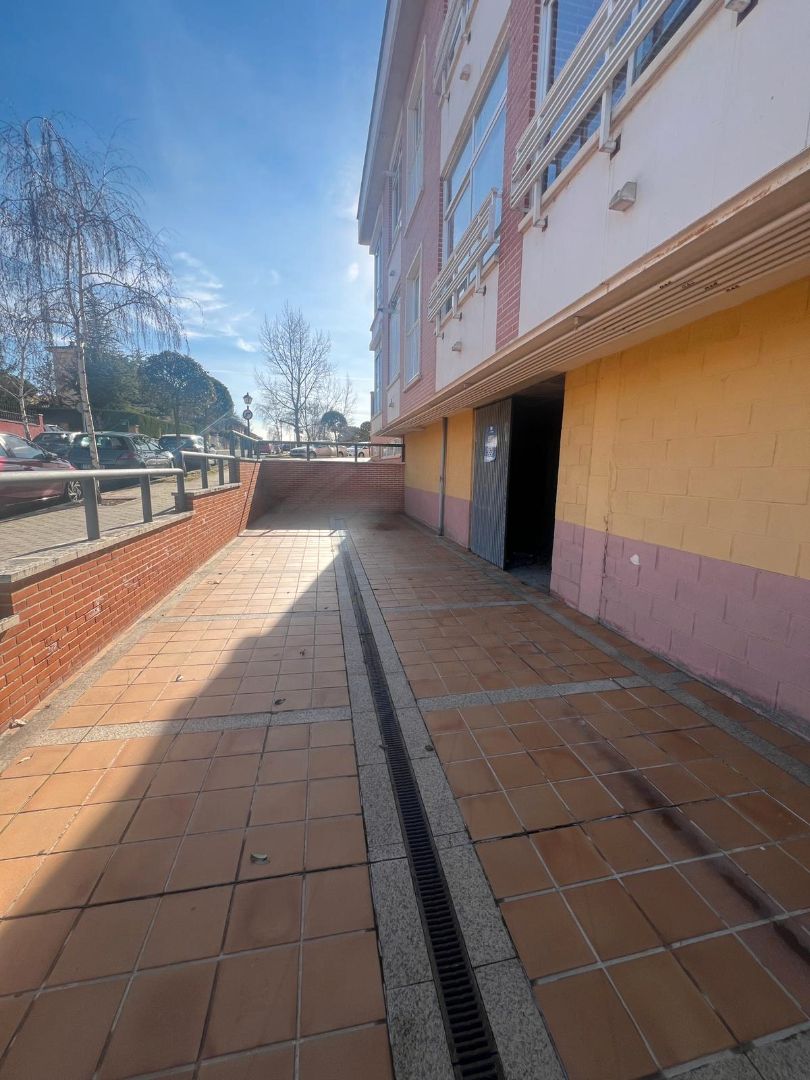 Aparcament de Local en venda en Ávila Capital