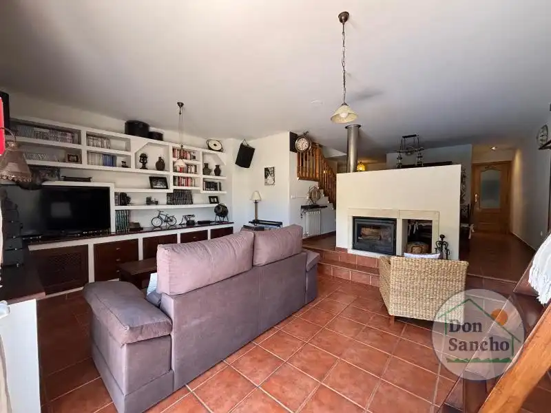 Sala de estar de Casa adosada en venta en Cabezón de Pisuerga con Calefacción, Jardín privado y Terraza