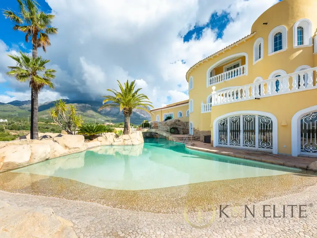 Vista exterior de Casa o chalet en venta en La Nucia con Calefacción, Jardín privado y Terraza