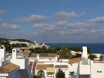 Vista exterior de Casa adosada en venda en Sant Pol de Mar amb Aire condicionat, Terrassa i Balcó