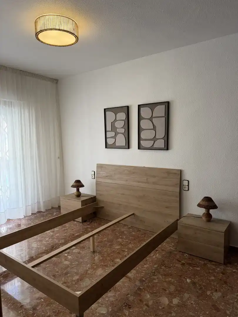 Dormitori de Pis de lloguer en  Murcia Capital amb Balcó