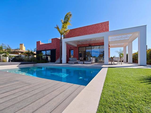 Casa-chalet en Venta en Desert Spring Golf