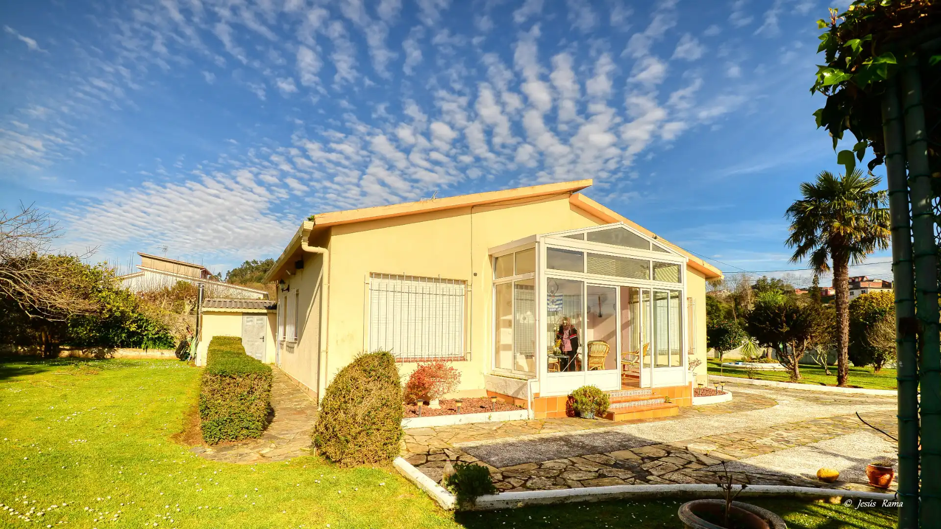 Vista exterior de Casa o xalet en venda en Oleiros amb Jardí privat, Traster i Moblat