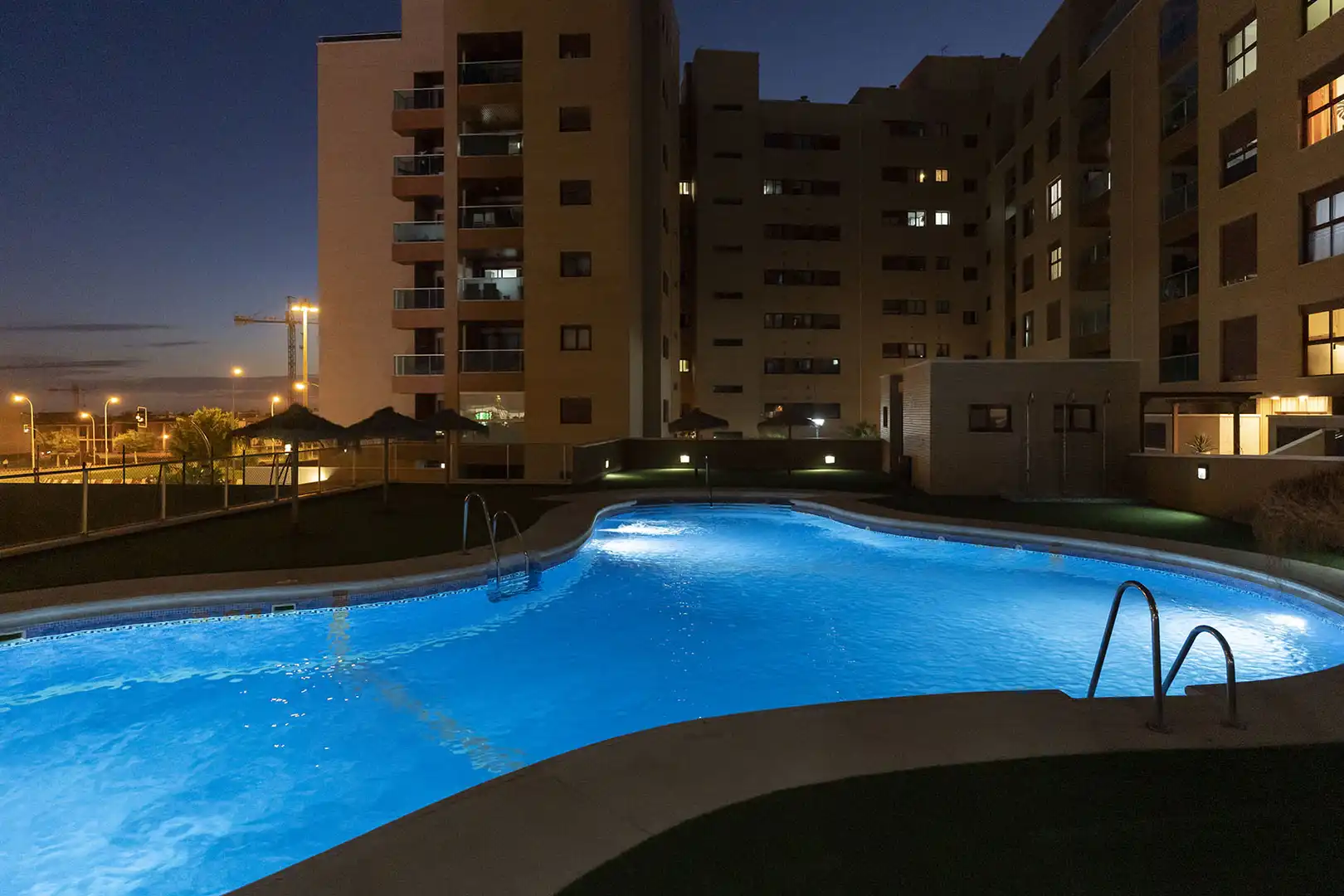 Piscina de Pis en venda en Almería amb Aire condicionat, Terrassa i Traster