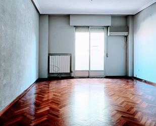 Bedroom of Flat to rent in  Madrid Capital  with Air Conditioner, Heating and Parquet flooring