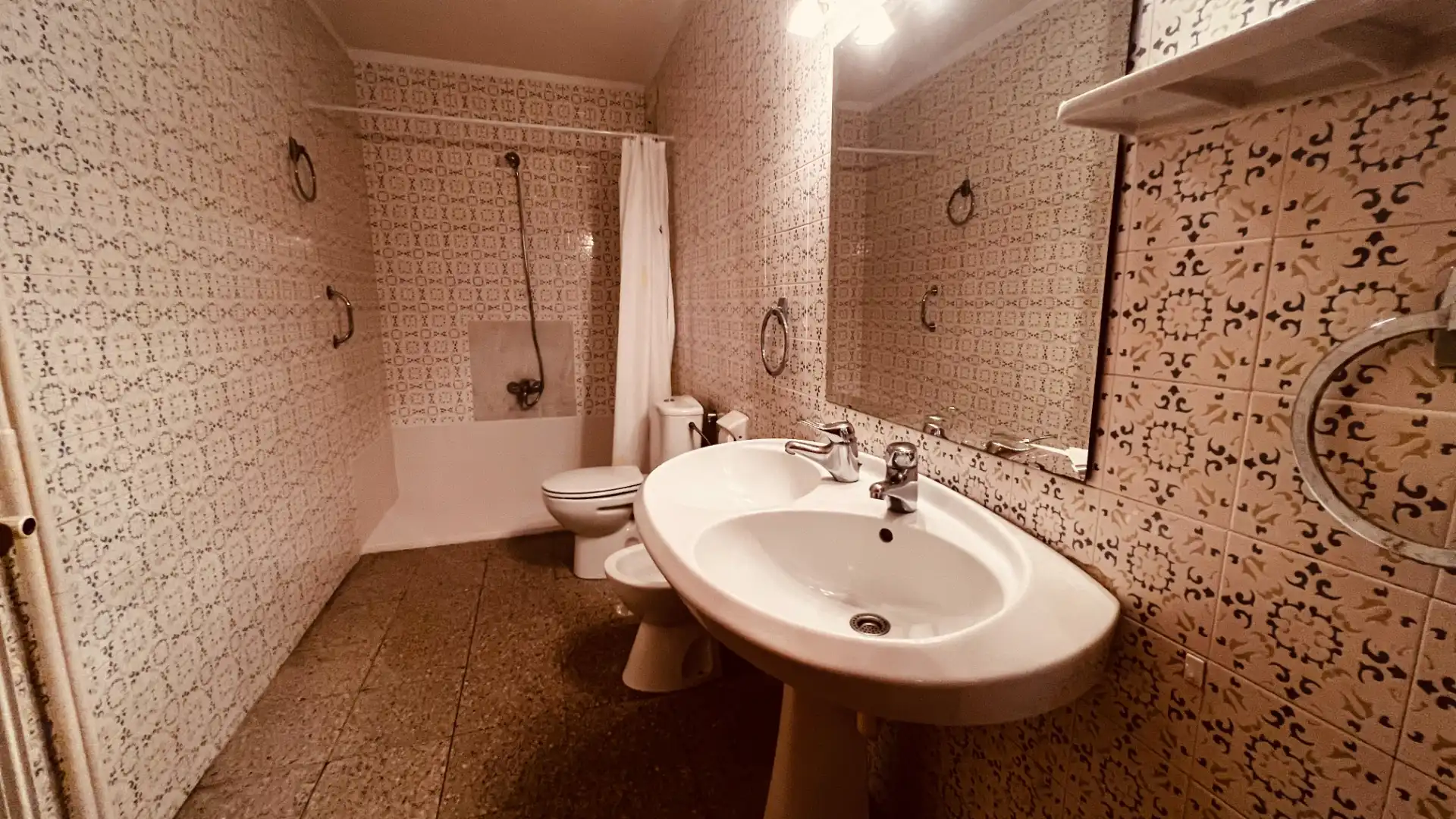 Bany de Pis en venda en Girona amb Aire condicionat, Calefacció i Terrassa