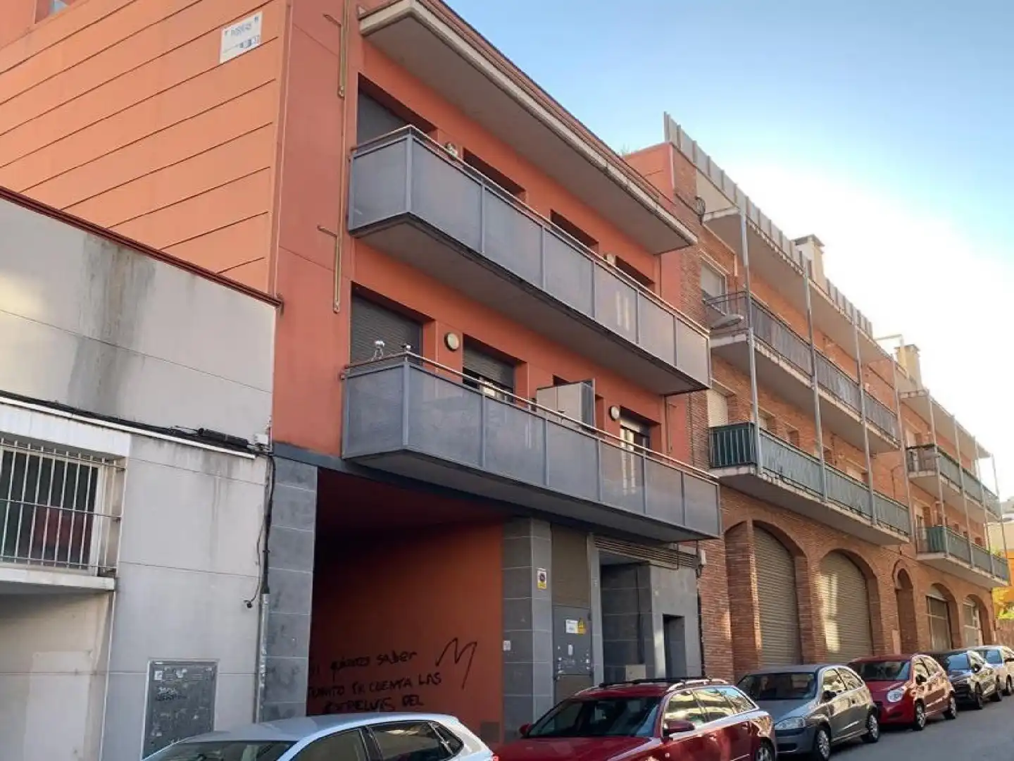 Vista exterior de Pis en venda en Montcada i Reixac amb Terrassa