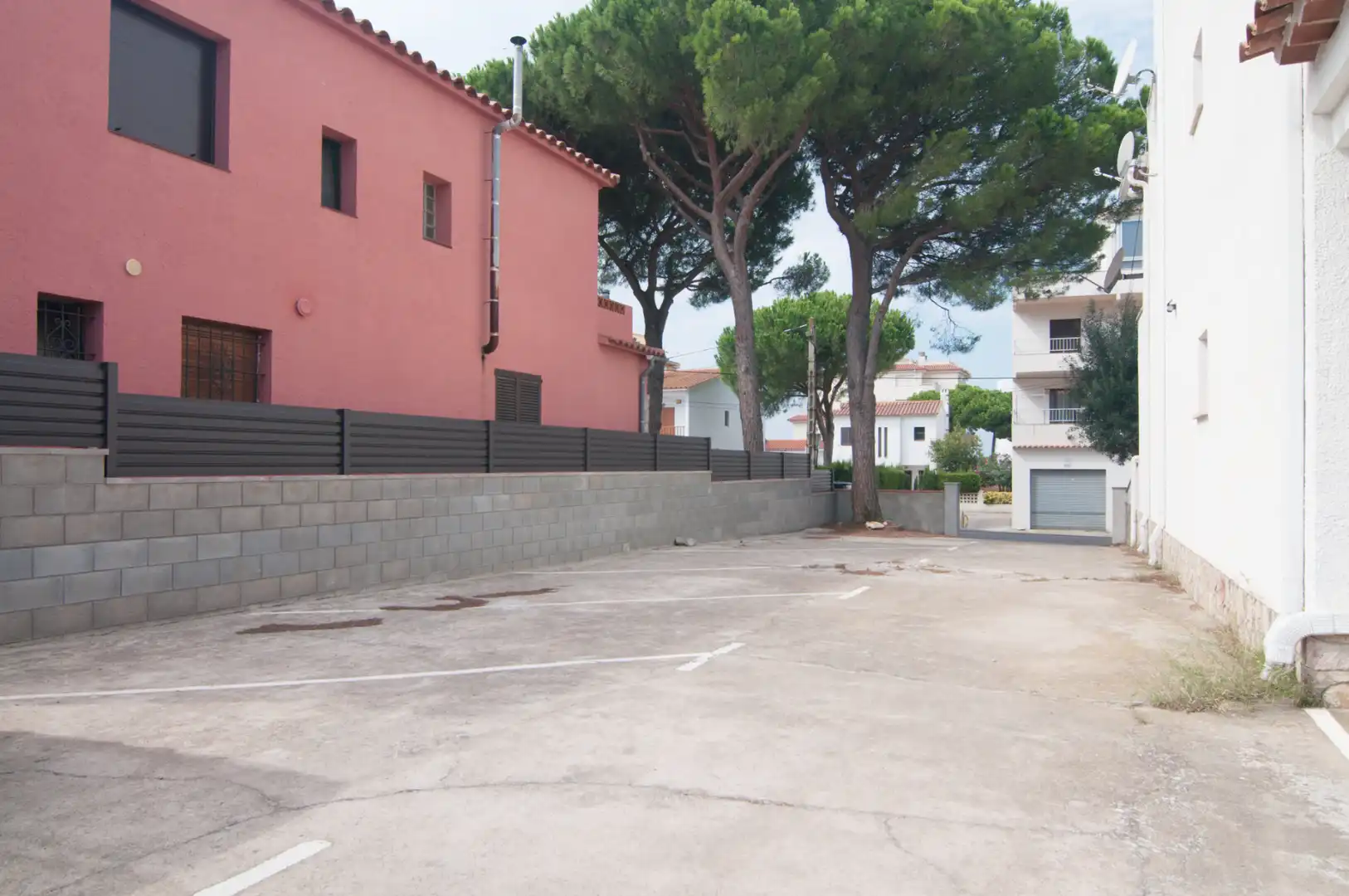 Parking de Ático en venta en L'Escala con Calefacción, Terraza y Amueblado