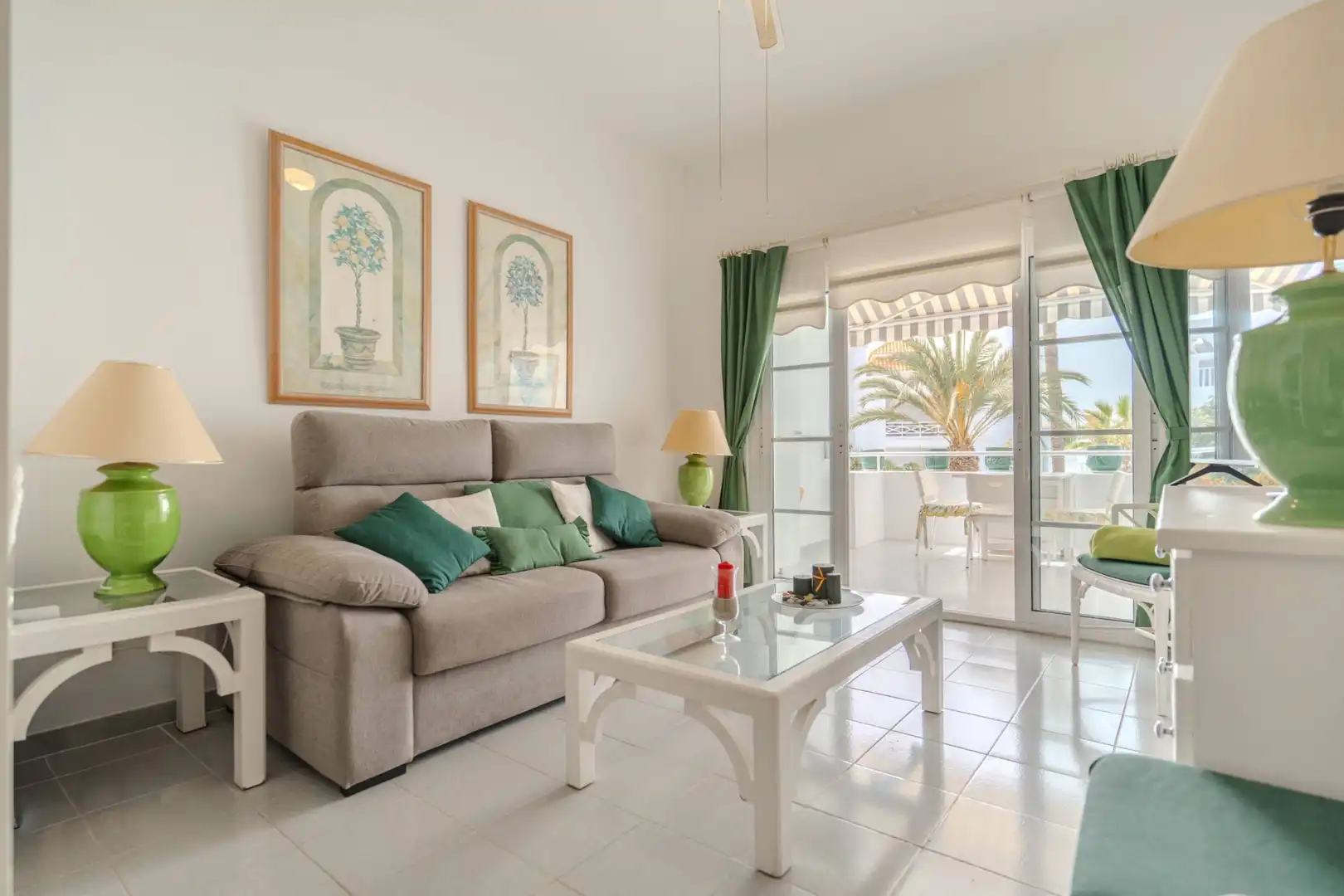 Wohnzimmer von Erdgeschoss zum Verkauf in Adeje mit Terrasse
