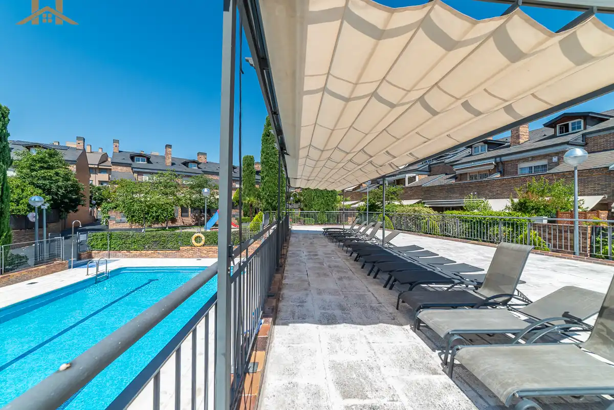 Terrassa de Casa adosada en venda en Boadilla del Monte amb Aire condicionat, Calefacció i Jardí privat