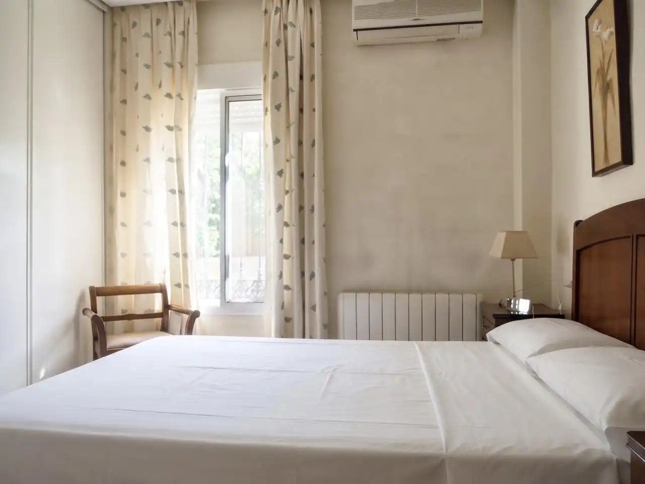 Dormitori de Casa o xalet en venda en Montequinto amb Aire condicionat, Jardí privat i Terrassa