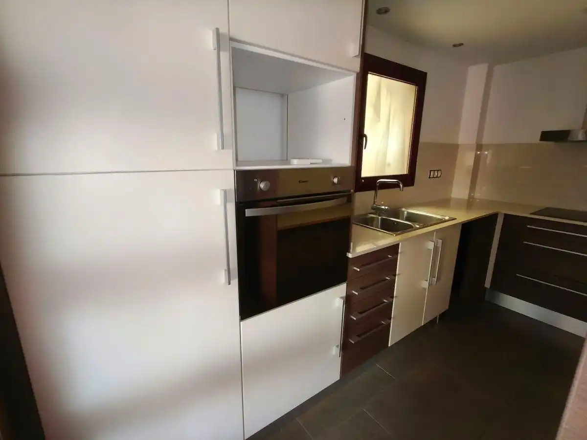 Flat with terrace for sale in Zona Hospital, imagen 5