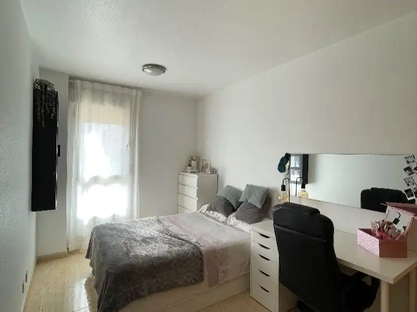 Dormitori de Apartament per a compartir en Murcia amb Aire condicionat, Calefacció i Moblat