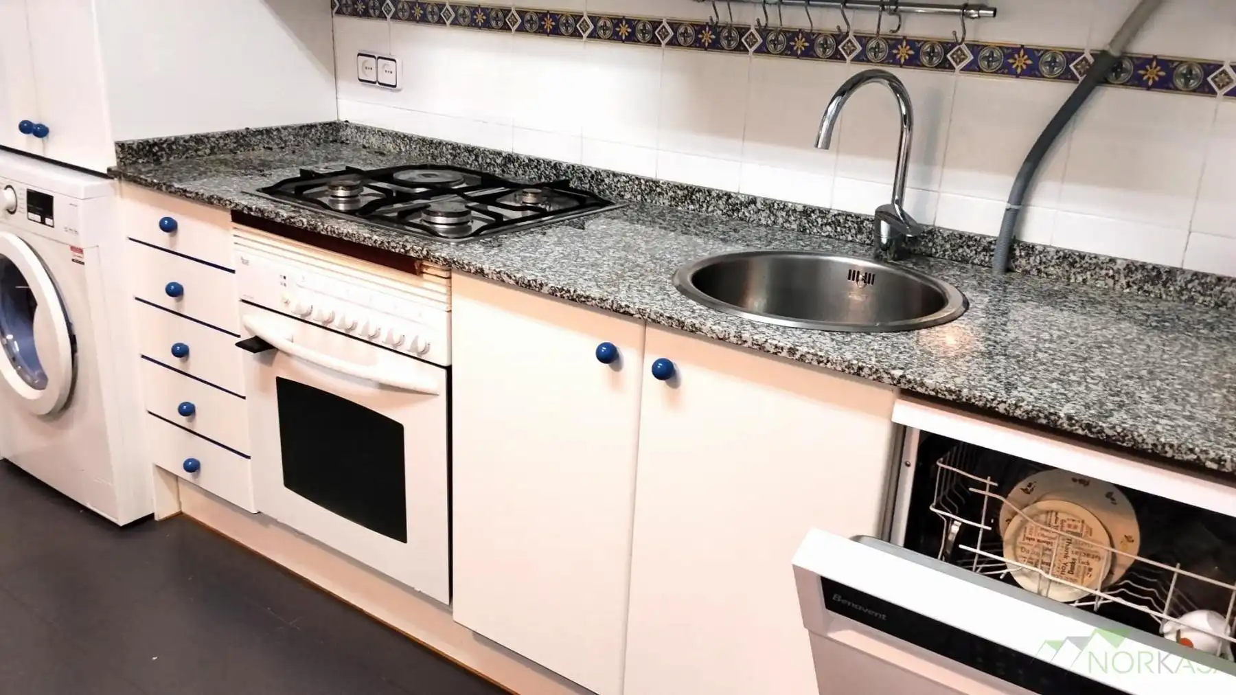 Kitchen of Flat for rent in Oviedo   with Heating, Furnished and Pets allowed