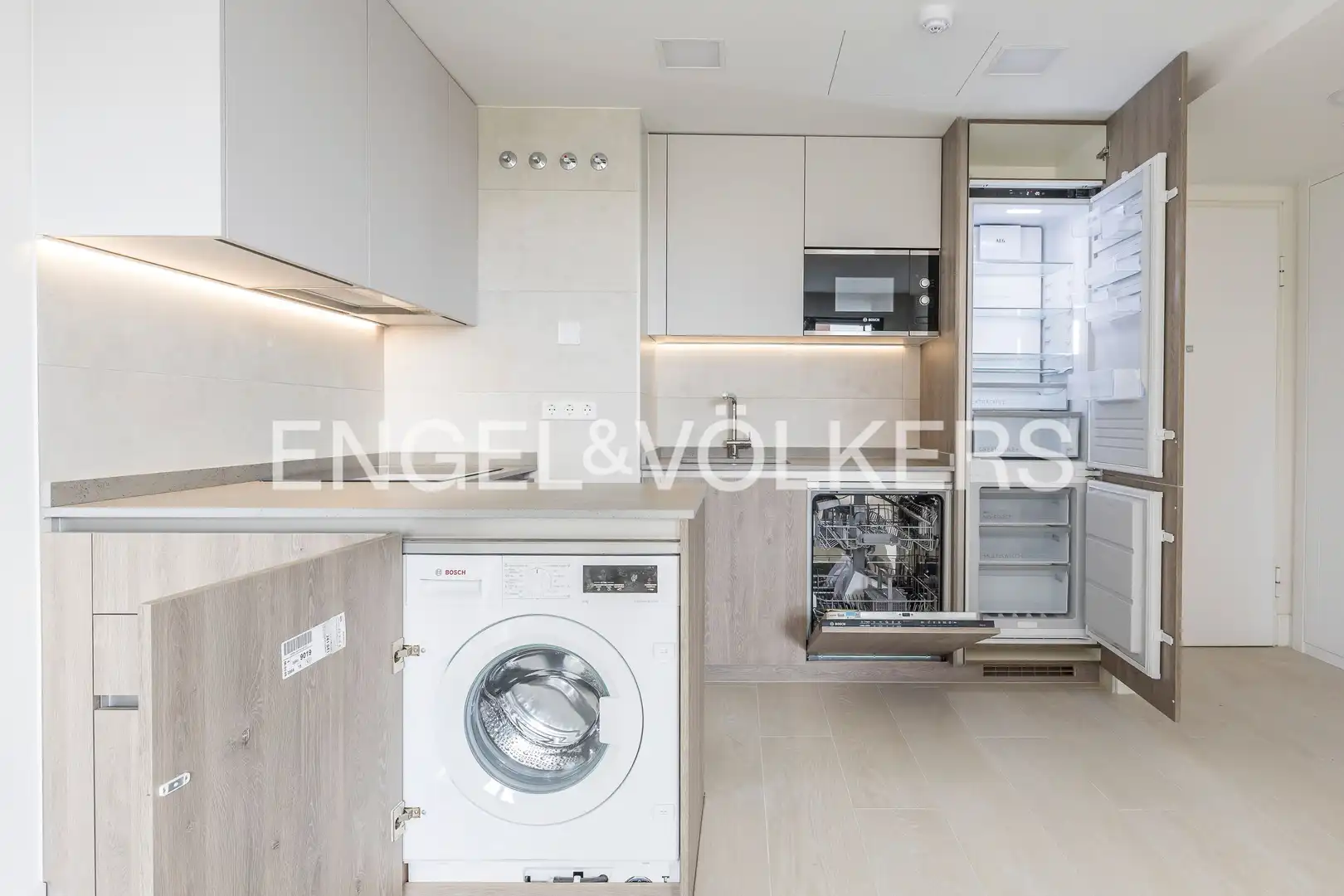 Kitchen of Flat for rent in Madrid  with Air Conditioner, Heating and Storage room