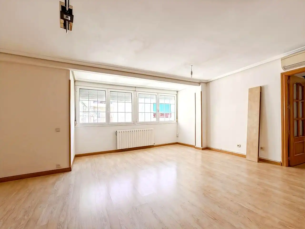 Wohnzimmer von Wohnung zum Verkauf in San Sebastián de los Reyes mit Klimaanlage, Heizung und Terrasse