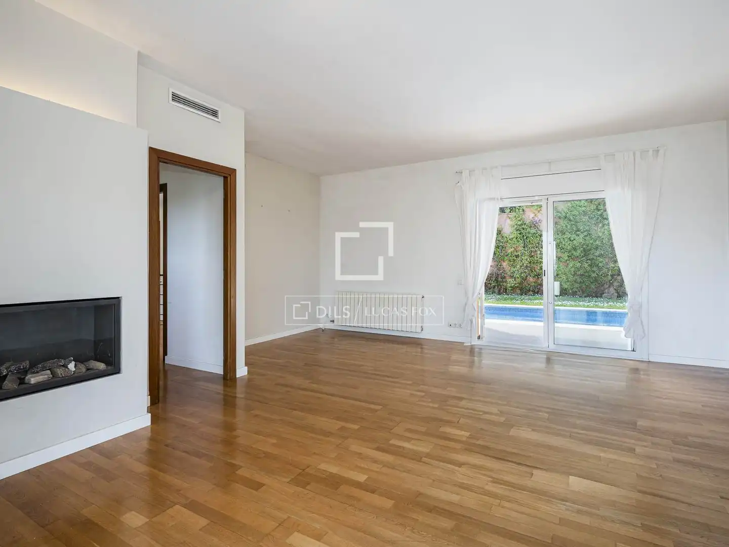 Living room of Houses for sale in Sant Cugat del Vallès  with Air Conditioner, Heating and Terrace