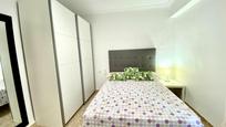 Dormitori de Pis de lloguer en Santa Pola amb Terrassa i Balcó