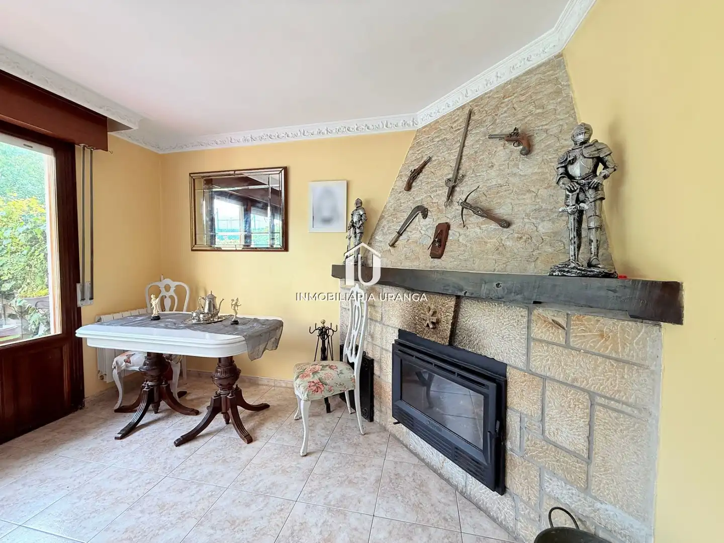 Sala d'estar de Casa o xalet en venda en Meruelo amb Calefacció, Jardí privat i Terrassa