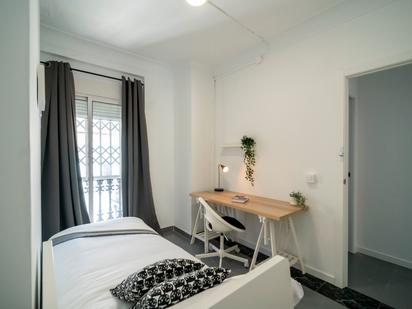 Bedroom of Flat to share in  Valencia Capital  with Furnished and Internet