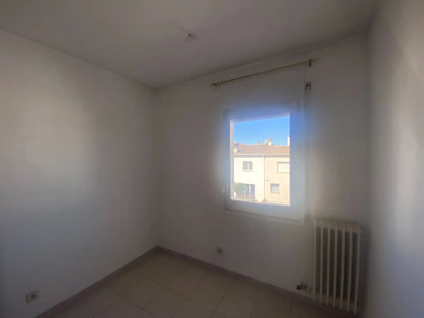 Habitación de Casa adosada en venta en Girona con Calefacción, Jardín privado y Terraza