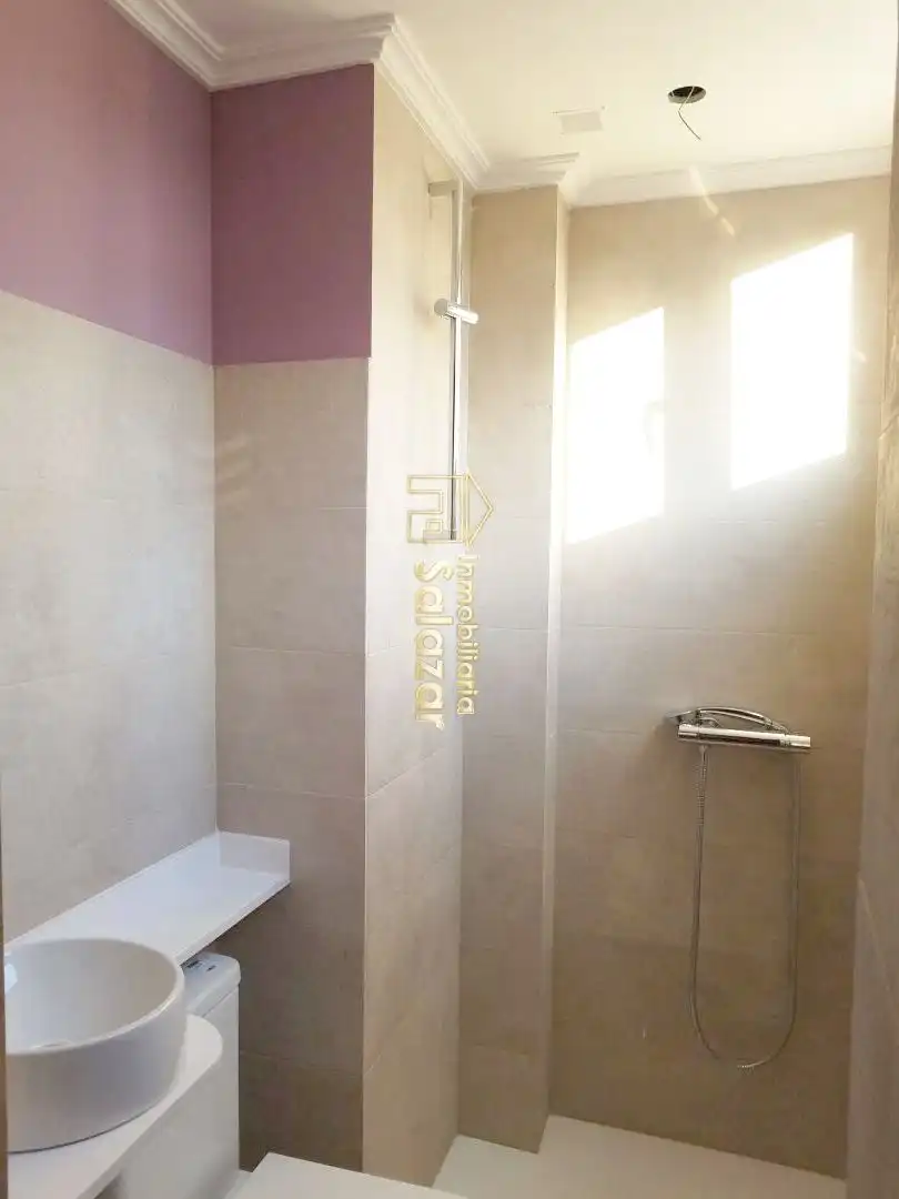 Baño de Piso de alquiler en Bilbao  con Calefacción