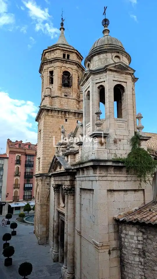 Vista exterior de Piso en venta en Jaén con Aire acondicionado, Calefacción y Trastero