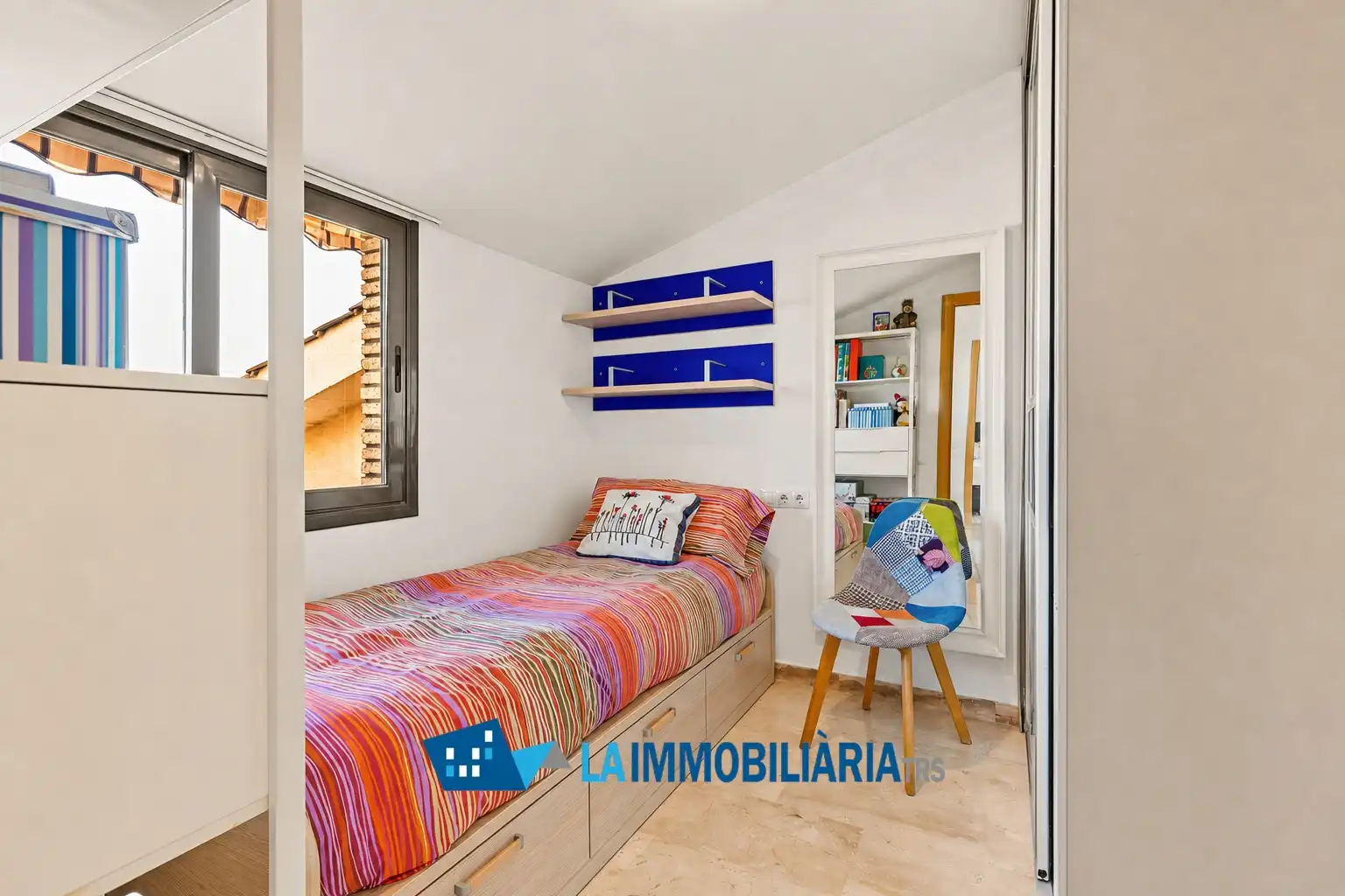 Habitación de Dúplex en venta en Terrassa con Aire acondicionado, Calefacción y Terraza