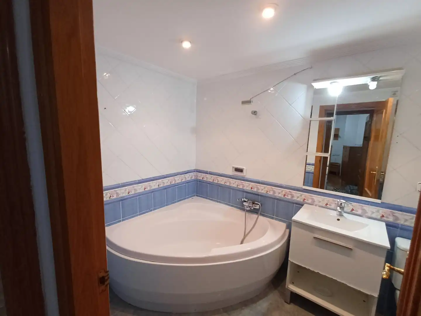 Badezimmer von Wohnungen zum Verkauf in Alcantarilla mit Klimaanlage und Möbliert