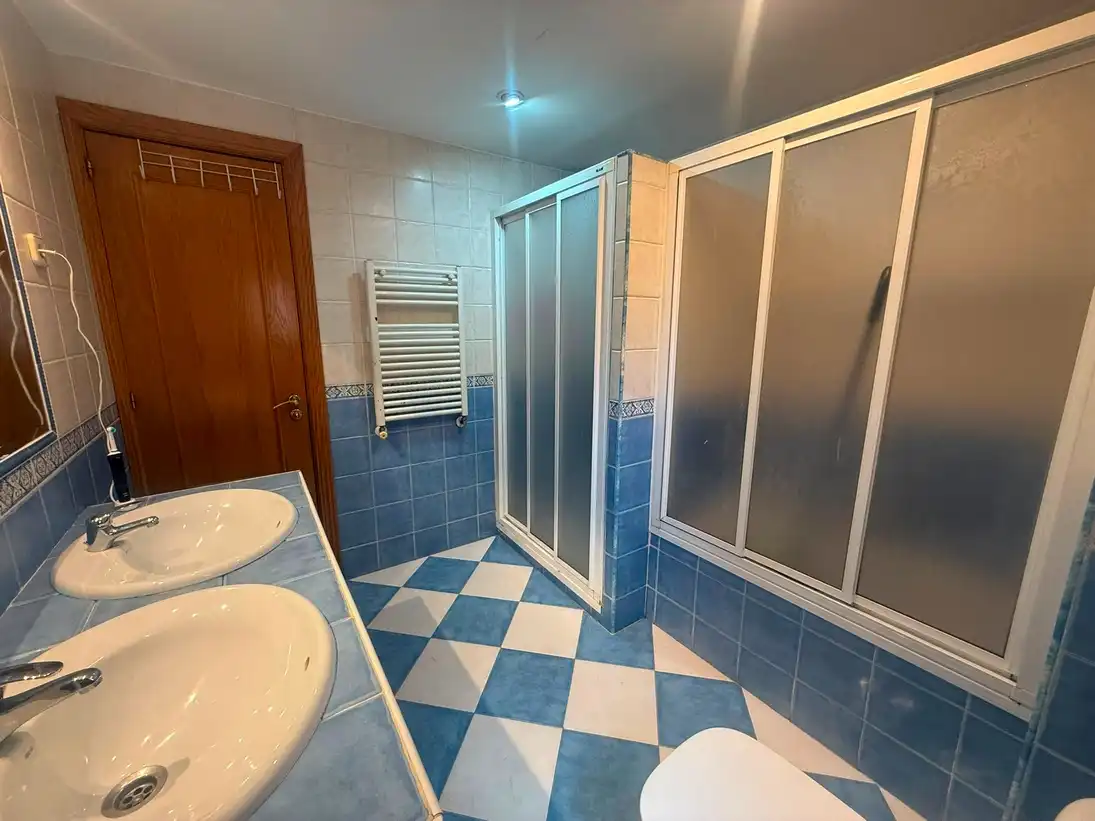Baño de Piso en venta en Madrid con Calefacción, Terraza y Amueblado