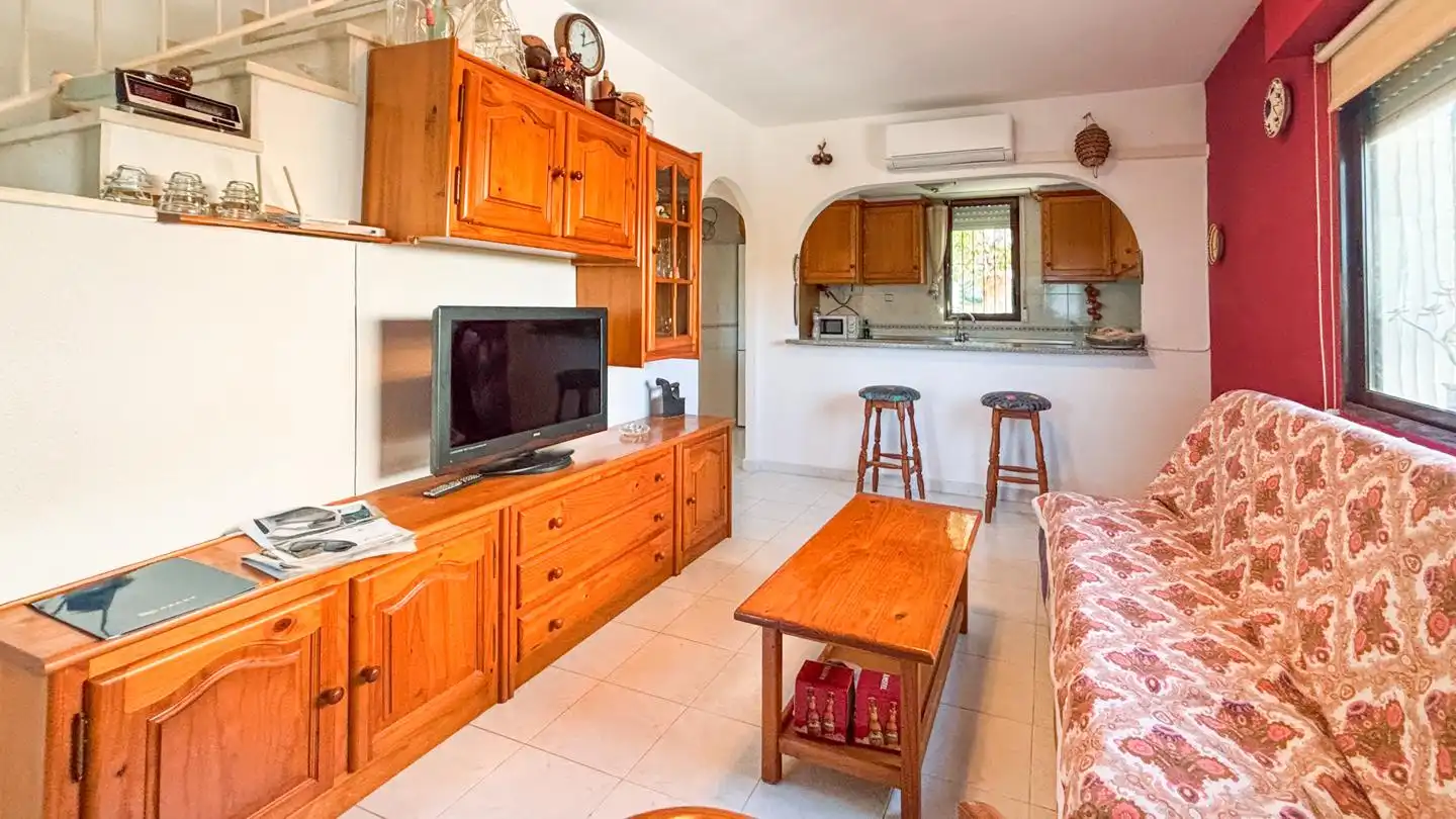 Sala d'estar de Casa adosada en venda en Santa Pola amb Aire condicionat, Jardí privat i Terrassa
