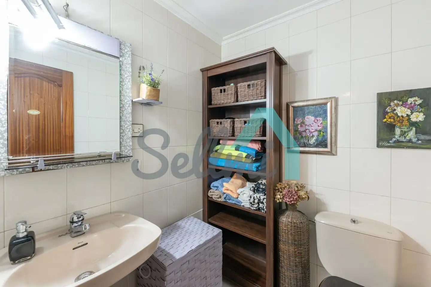 Bathroom of Flat for share in Oviedo   with Heating, Parquet flooring and Terrace
