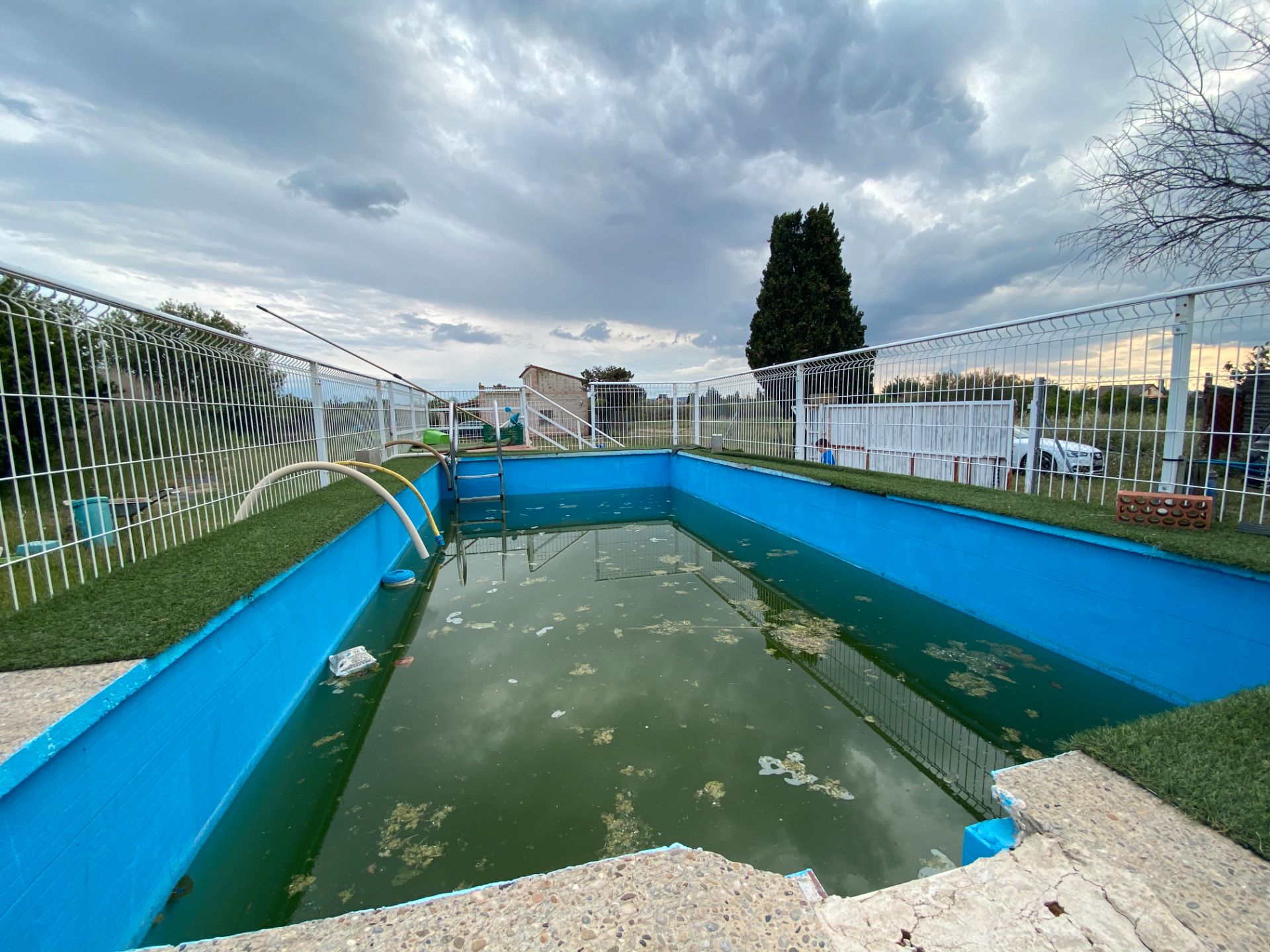 Swimming pool of Land for sale in Nuez de Ebro