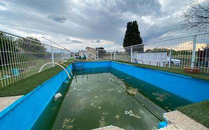 Swimming pool of Land for sale in Nuez de Ebro