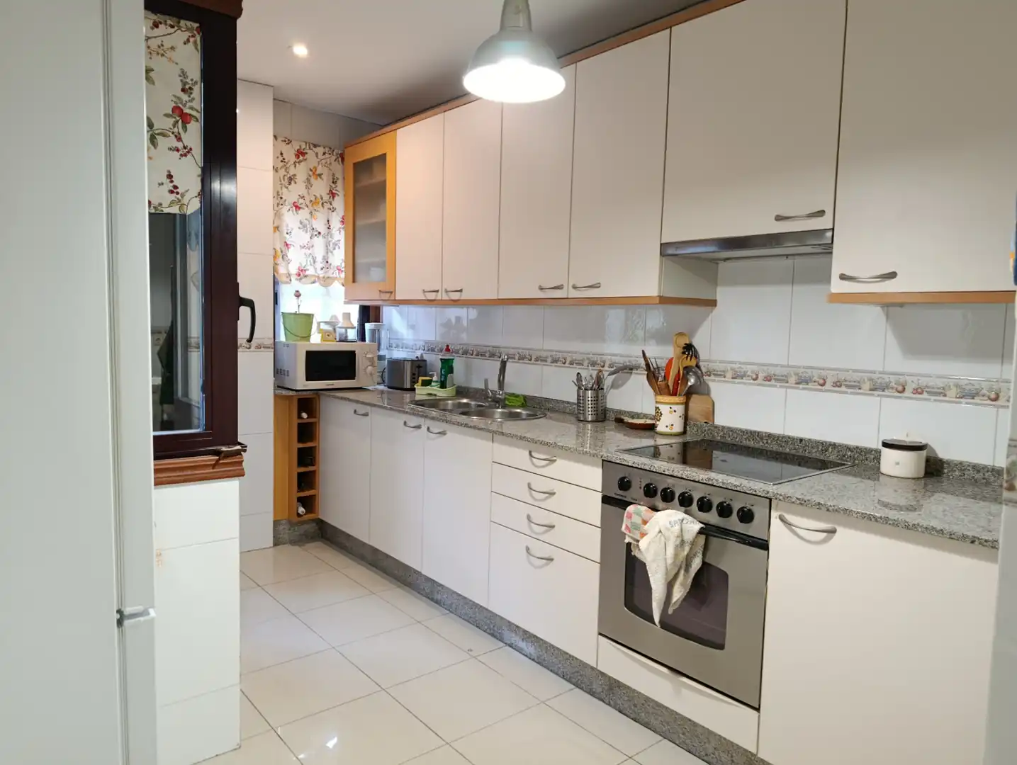 Kitchen of Flat for sale in Pontevedra Capital   with Heating, Parquet flooring and Furnished
